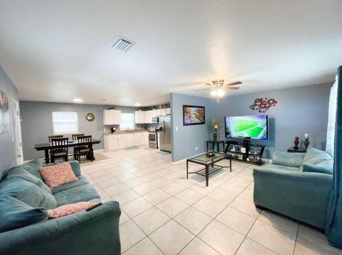 3202 24th Ave, Tampa, FL 33605-2161