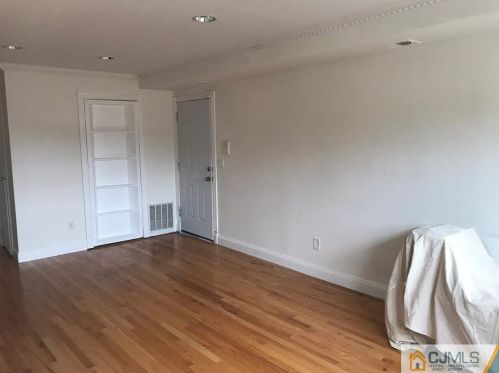 9 College Dr, Edison NJ  08817-5902 exterior