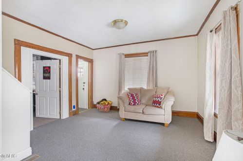 624 Mccourtie St, Kalamazoo, MI 49008-1328