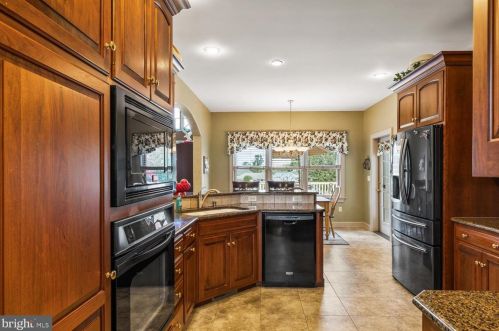 300 Country Mdw Dr, Lancaster PA 17602-1481 exterior