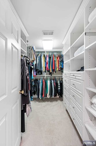 505 Smith Ct, Edgewater NJ 07020-1668 exterior