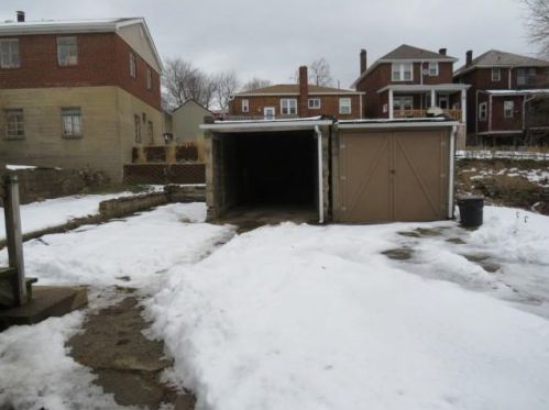 911 Kennebec St, Pittsburgh PA 15217-2605 exterior