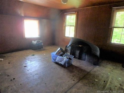 47 Maple St, Manchester CT 06040-5527 exterior