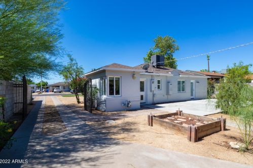 1242 Edgemont Ave, Phoenix AZ 85035-1735 exterior