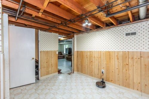 228 Grandview Ave, Woonsocket RI 02895-2752 exterior