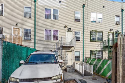 588 165th St, Bronx NY 10459-3273 exterior