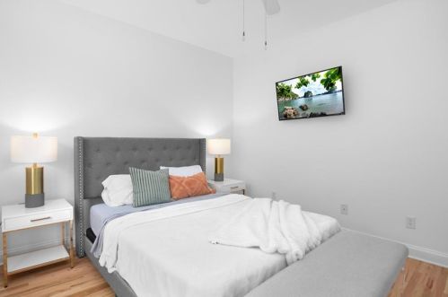 560 Morgan St, Atlanta GA 30308-2821 exterior