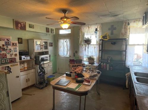 122 Natchez St, Pittsburgh PA 15211-1906 exterior