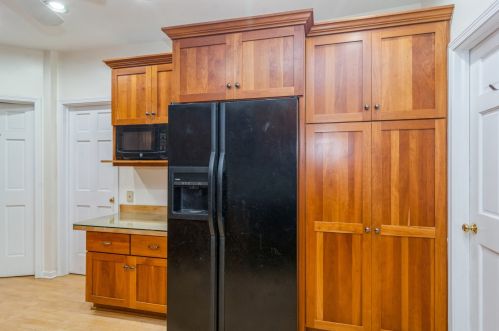 2106 Berwyn Ave, Chicago IL 60640-2008 exterior