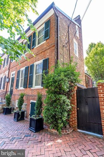 210 Fairfax St, Alexandria VA  22314-3304 exterior