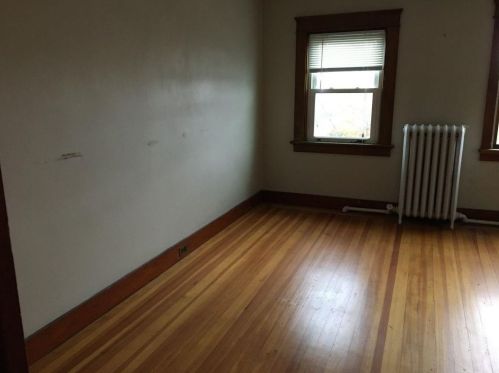 56 Middleton Ave, Middletown RI 02840-3657 exterior