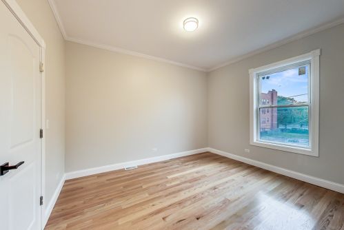 4912 Washington Park Ct, Chicago IL 60615-2304 exterior