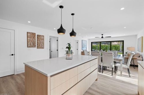 673 97 Ave, Naples FL 34108-2280 exterior