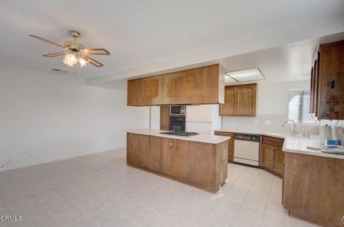 1041 Kumquat Pl, Oxnard CA 93036-1533 exterior