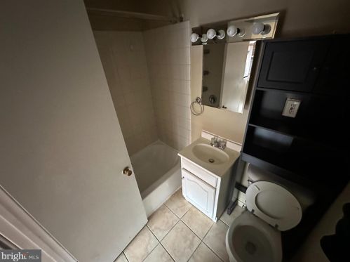 457 Fairmount Ave, Philadelphia PA  19123-2822 exterior