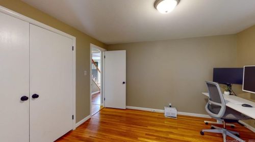 57 Knollwood Rd, Farmington CT 06032-1013 exterior