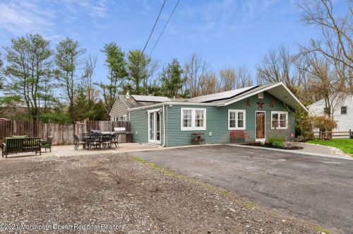 27 Applegate Ln, Plumsted Township, NJ 08533-1303