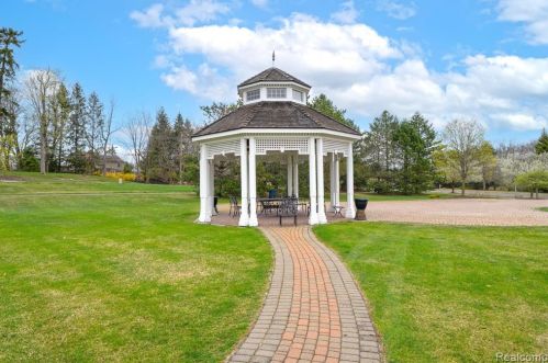 5308 Brookemonte Cir, Rochester MI 48306-5013 exterior