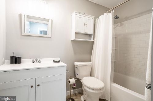 11 Warwick Way, Southampton NJ  08088-1143 exterior