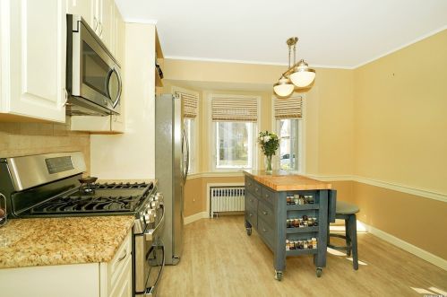 145 Chester St, Valley Stream NY 11580-4210 exterior