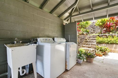 2424 Myrtle St, Honolulu HI 96816-3137 exterior