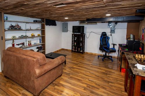 8442 Montana Ave, Milwaukee WI 53227-3357 exterior