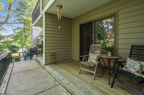 15 Hillside Ct, Clinton NJ 08809-1136 exterior