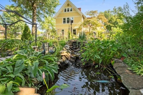 346 Maple St, Springfield MA 01105-1953 exterior