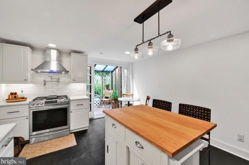 320 2 St, Media PA 19063-3032 exterior