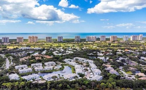 832 Tanbark Dr, Naples FL 34108-8573 exterior