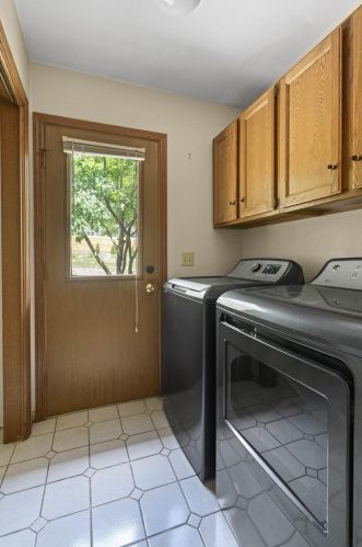 6218 Old Middleton Rd, Madison WI  53705-1040 exterior