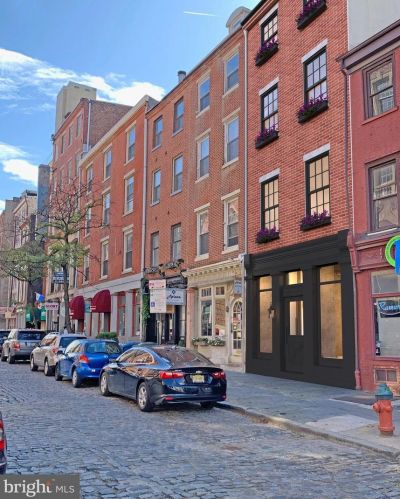 136 Chestnut St, Philadelphia PA 19106-3009 exterior