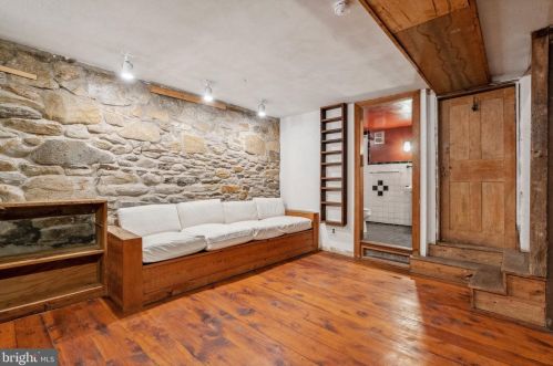 515 Delancey St, Philadelphia PA 19106-4105 exterior