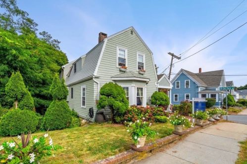 293 Washington St, Gloucester MA 01930-4815 exterior