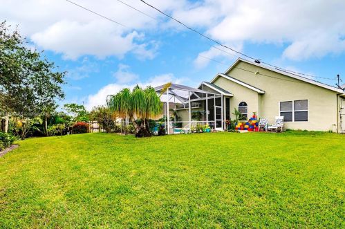 972 Haas Ave, Fort Pierce FL  34953-5611 exterior