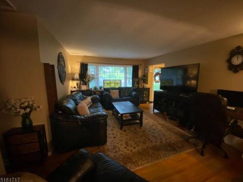 3 Ellen Dr, Rockaway NJ  07866-1904 exterior