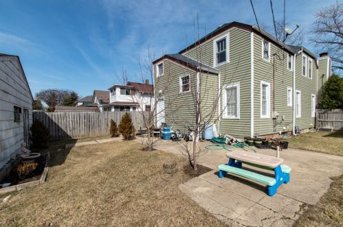 1112 Hickory St, Waukegan IL 60085-1937 exterior