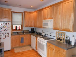 1943 Diversey Pkwy, Chicago IL  60614-1013 exterior