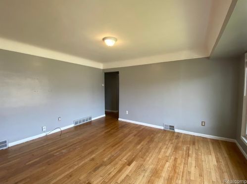 8387 Colonial St, Dearborn Heights MI  48127-1376 exterior