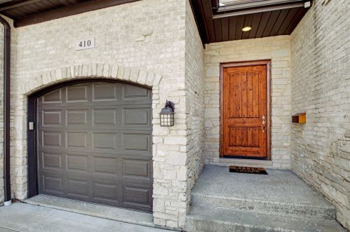 410 2nd St, Elmhurst, IL 60126-2501