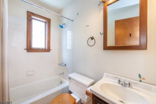 438 Shore Trl, Sparta NJ  07871-1427 exterior