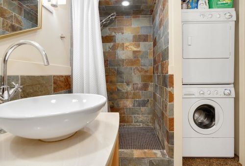 2220 Potomac Ave, Chicago IL 60651-1854 exterior