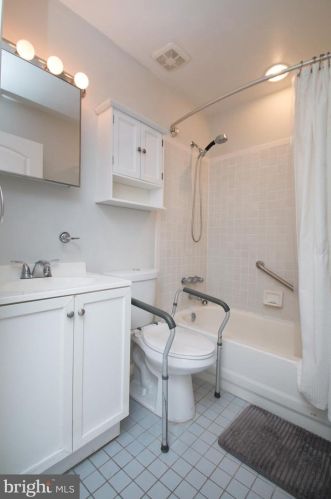 1144 4 St, Philadelphia PA 19133-3208 exterior