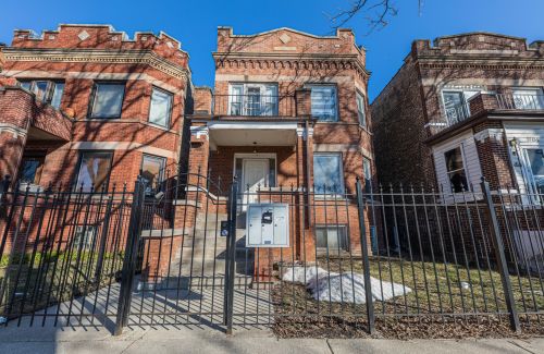 3708 Ferdinand St, Chicago, IL 60624-1209