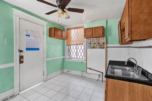 3611 Calumet Ave, Chicago IL 60653-1103 exterior