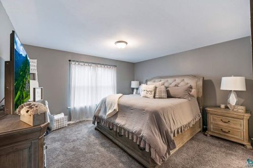 3258 Tischer Rd, Duluth MN 55803-9786 exterior