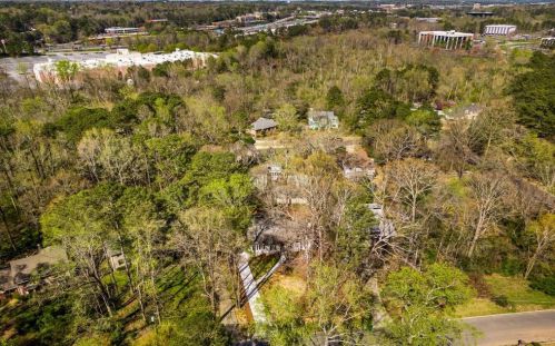 2884 Cravey Dr, Atlanta GA  30345-1420 exterior