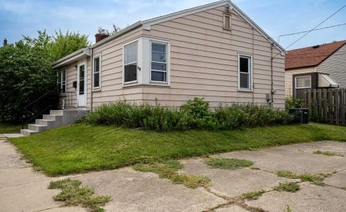425 Fremont Pl, Milwaukee, WI 53207-2109