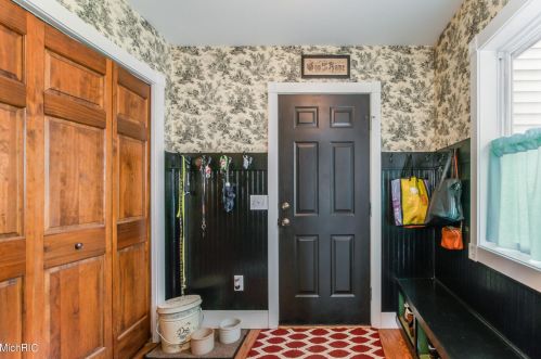 1758 Starr View Ln, Middlevle MI 49333-8061 exterior