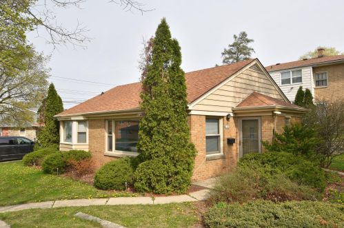 4103 91st St, Milwaukee, WI 53228-2221